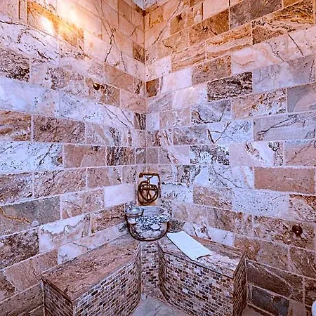 The Calypso Cave Otel